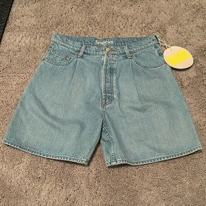 MOTHER snack! Pleated Fun Dip Shorts 28